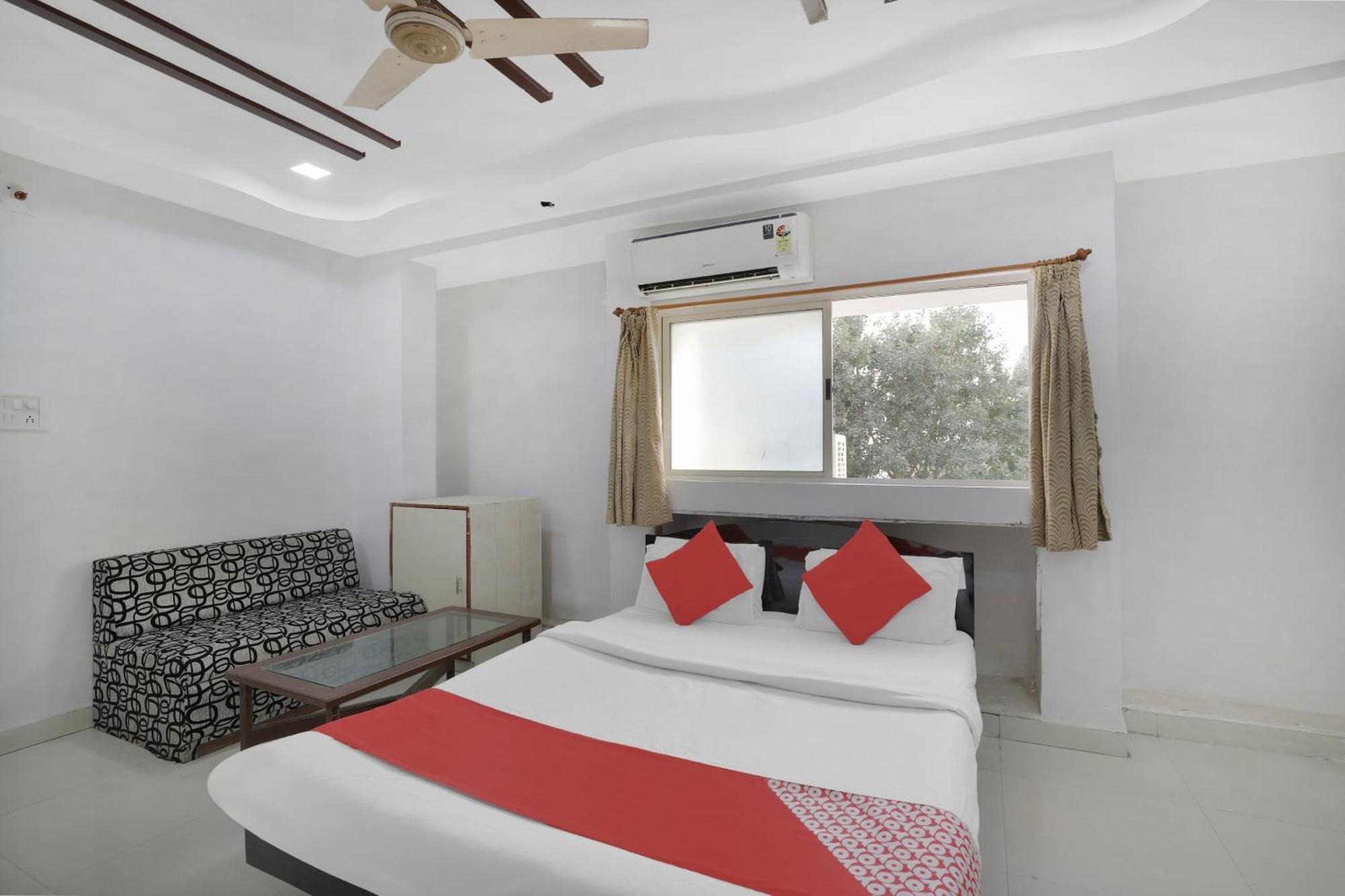 Hotel O Rudra Palace Ahmedabad Eksteriør billede